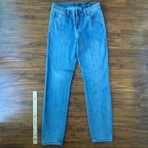 Mid-rise jeans size 4 waist 27 in. inseam 26 in. rise 9 in.